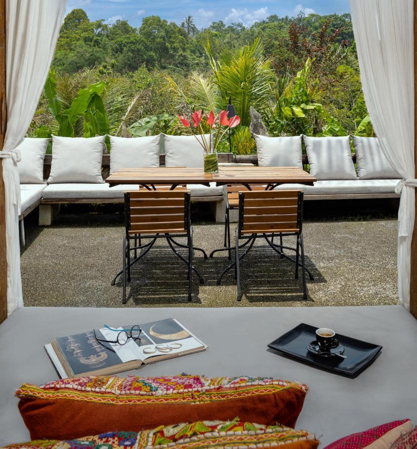 Nienté Bali *